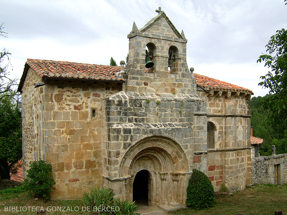 Vista general de la  iglesia románica de Crespos en Burgos