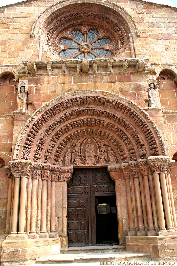 Portada románica de la iglesia de santo Domingo en Soria.